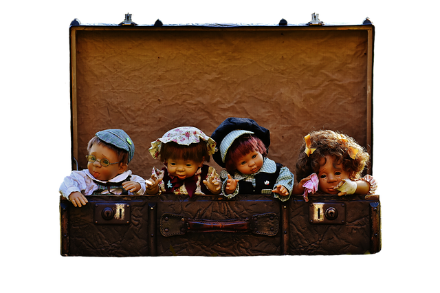 bábiky v kufri.png